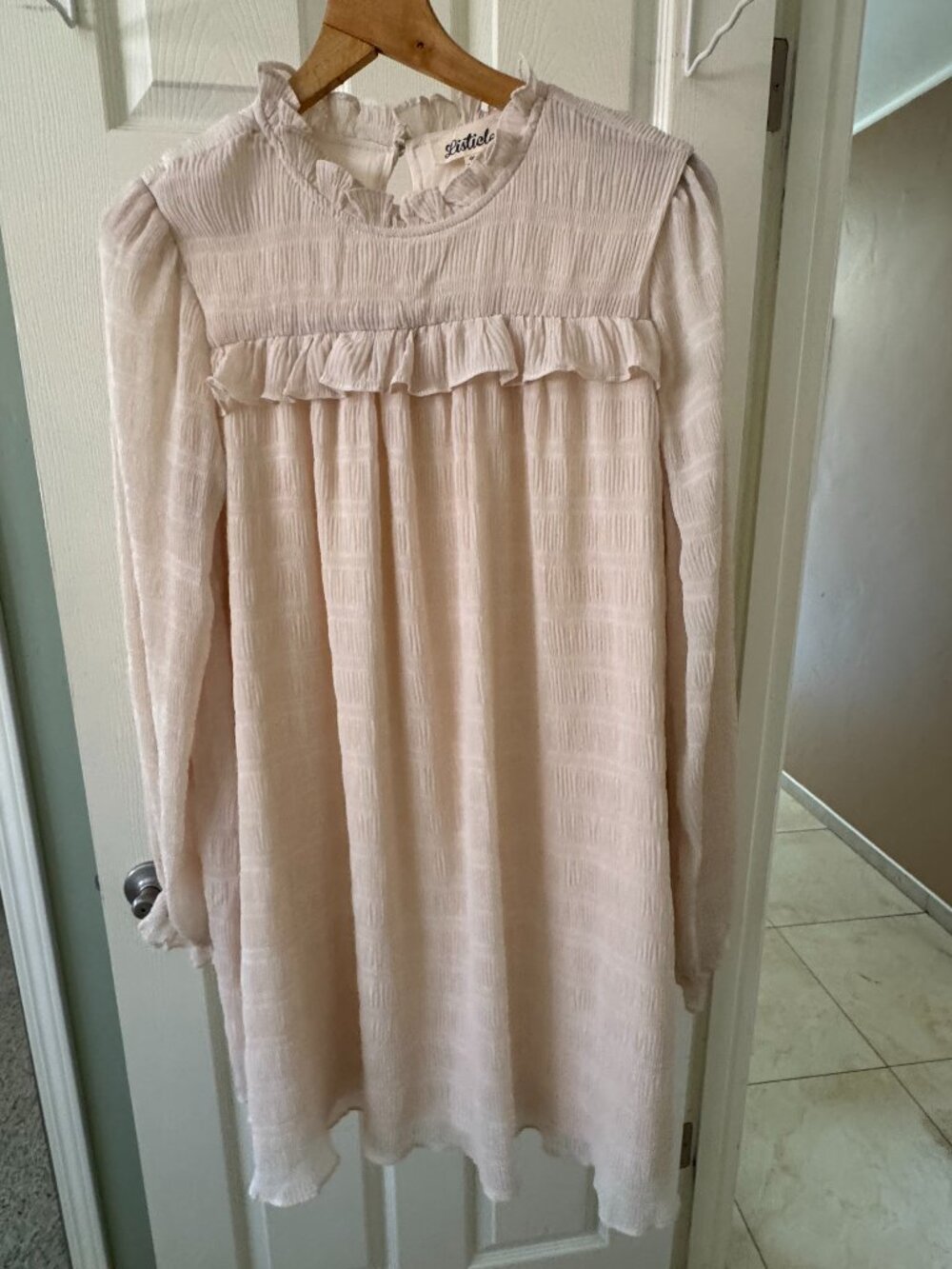 Listicle long-sleeve shift mini dress Size M